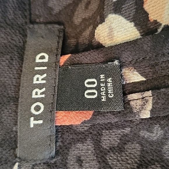 Torrid Black Floral Drape Blazer Size 00 - Picture 4 of 4